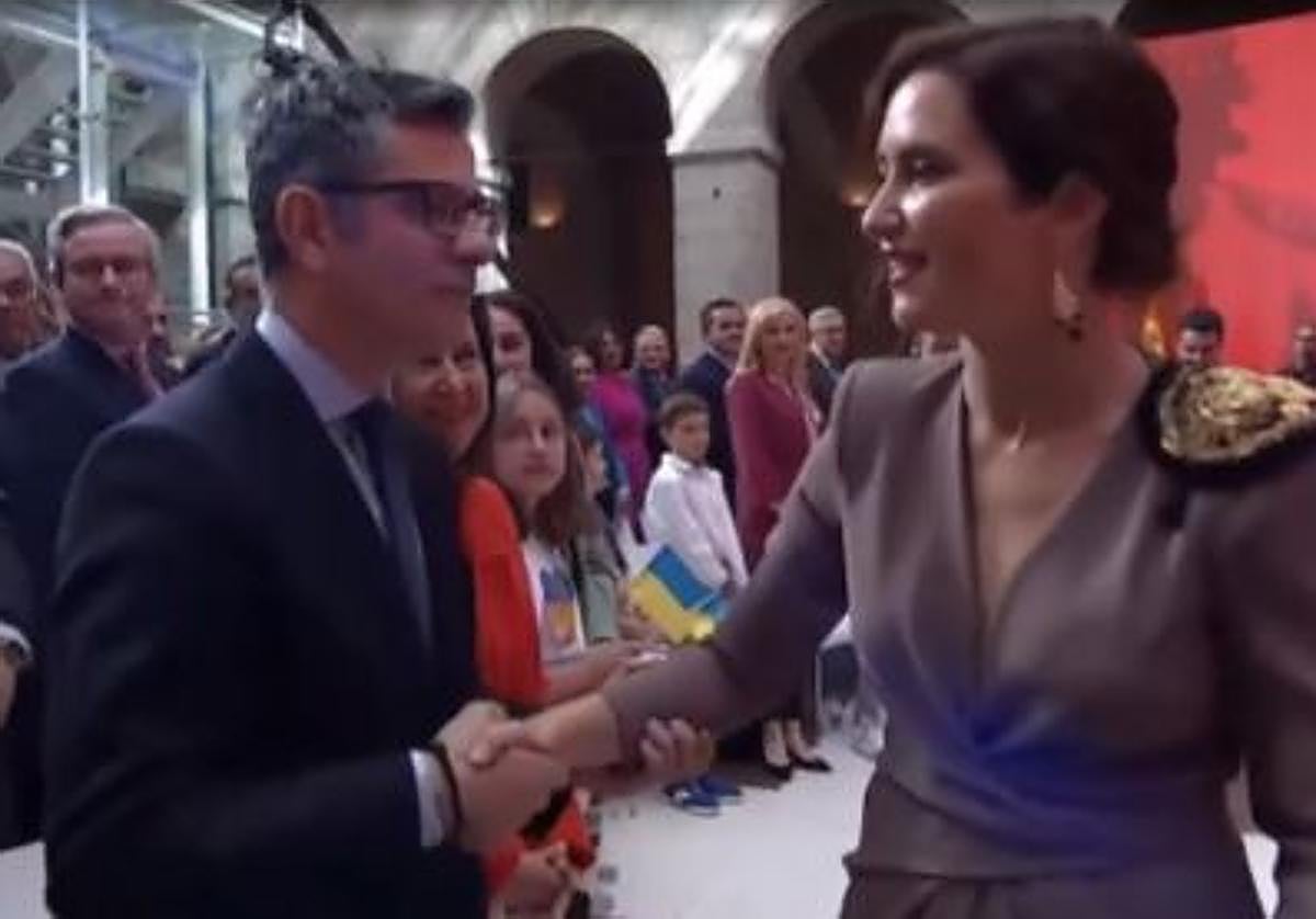 El &#039;frío&#039; saludo de Ayuso a Bolaños en los actos del 2 de mayo