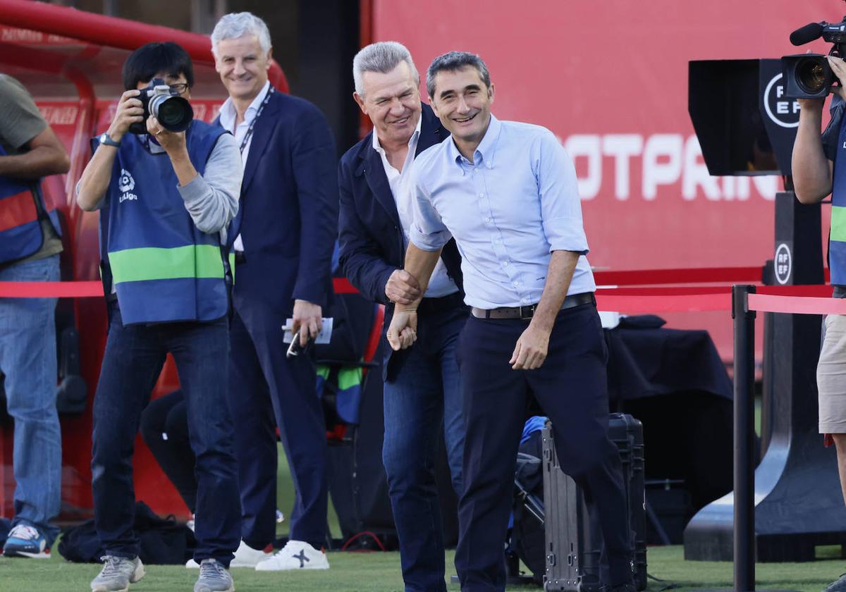 Valverde bromea con Aguirre en el previo al partido frente al Mallorca.