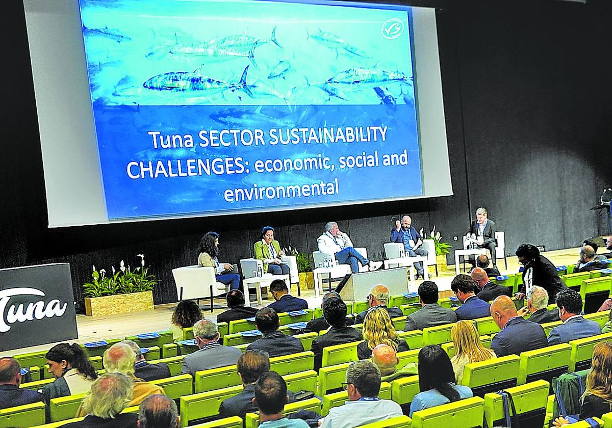 Instituciones, organizaciones y empresas del ámbito pesquero internacional se dieron cita ayer en el Palacio Euskalduna de Bilbao.