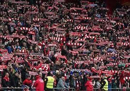 Público en las gradas de San Mamés en el derbi ante la Real.