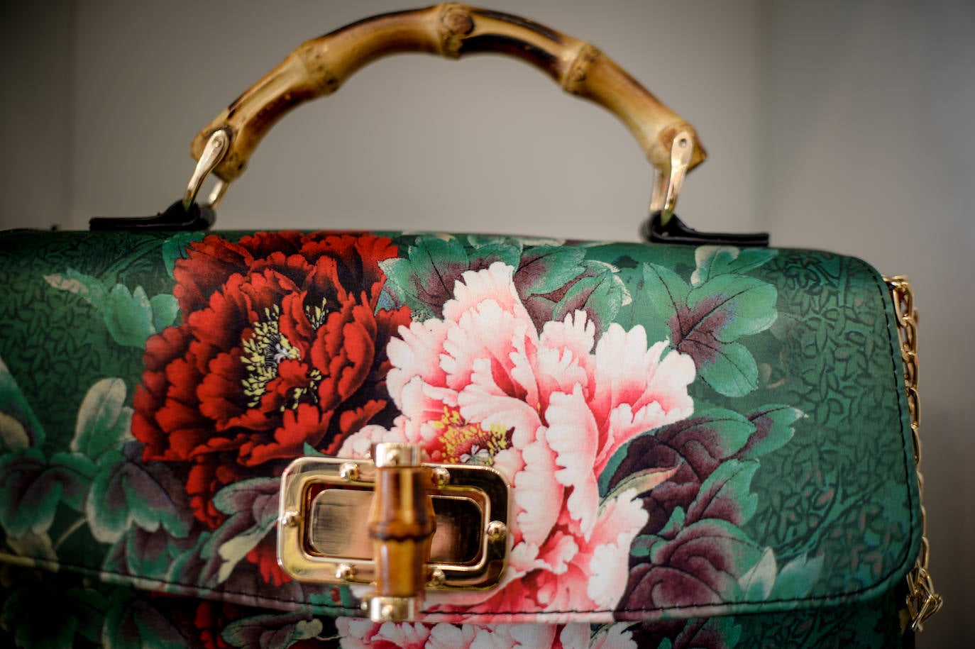 Los pañuelos XL que se llevan en Europa se hacen en Bolueta