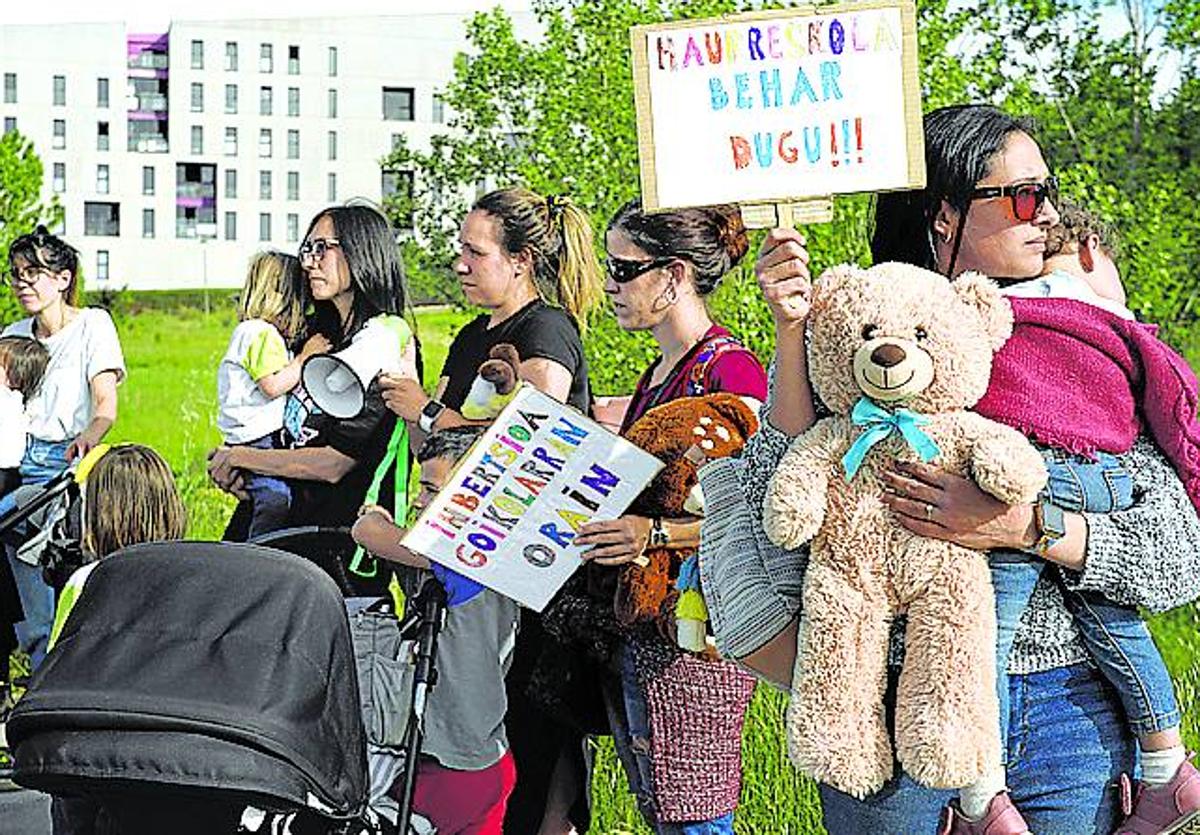 Familias de Goikolarra reclaman una nueva haurreskola.