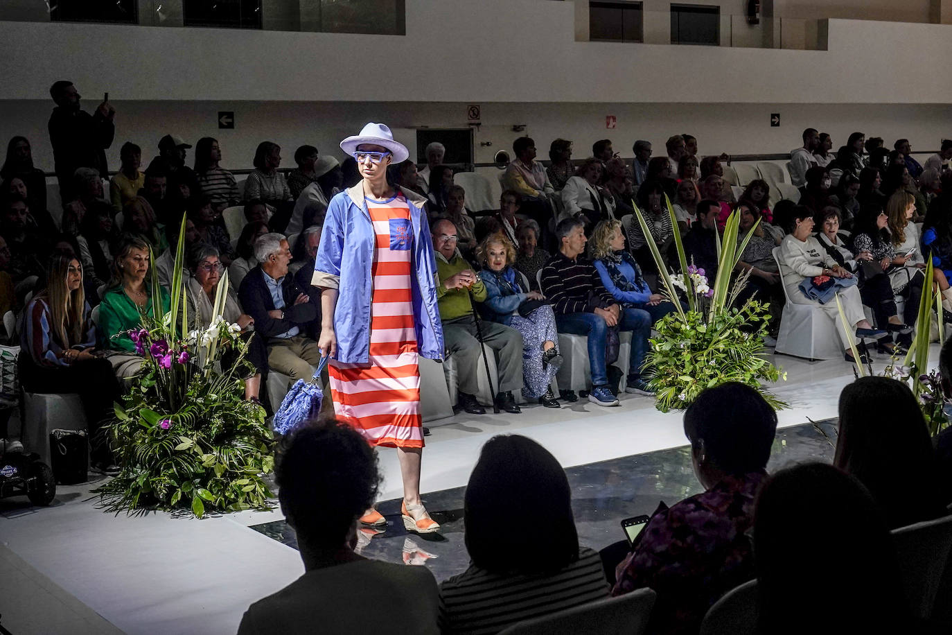 Tendencia 'Y2K' con colores pastel y accesorios de todo tipo.