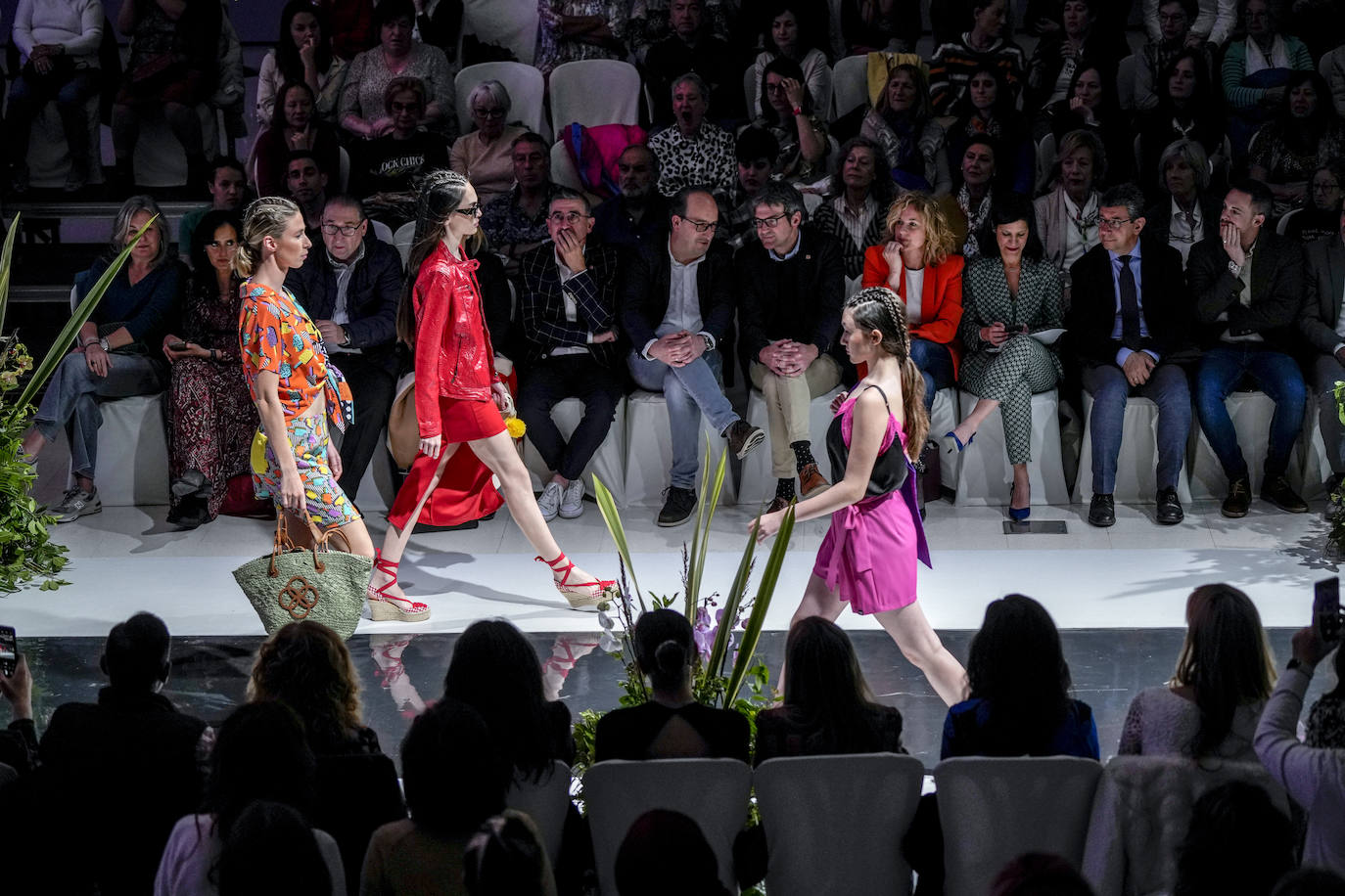 El comercio local muestra las tendencias del verano en la Pasarela Gasteiz On