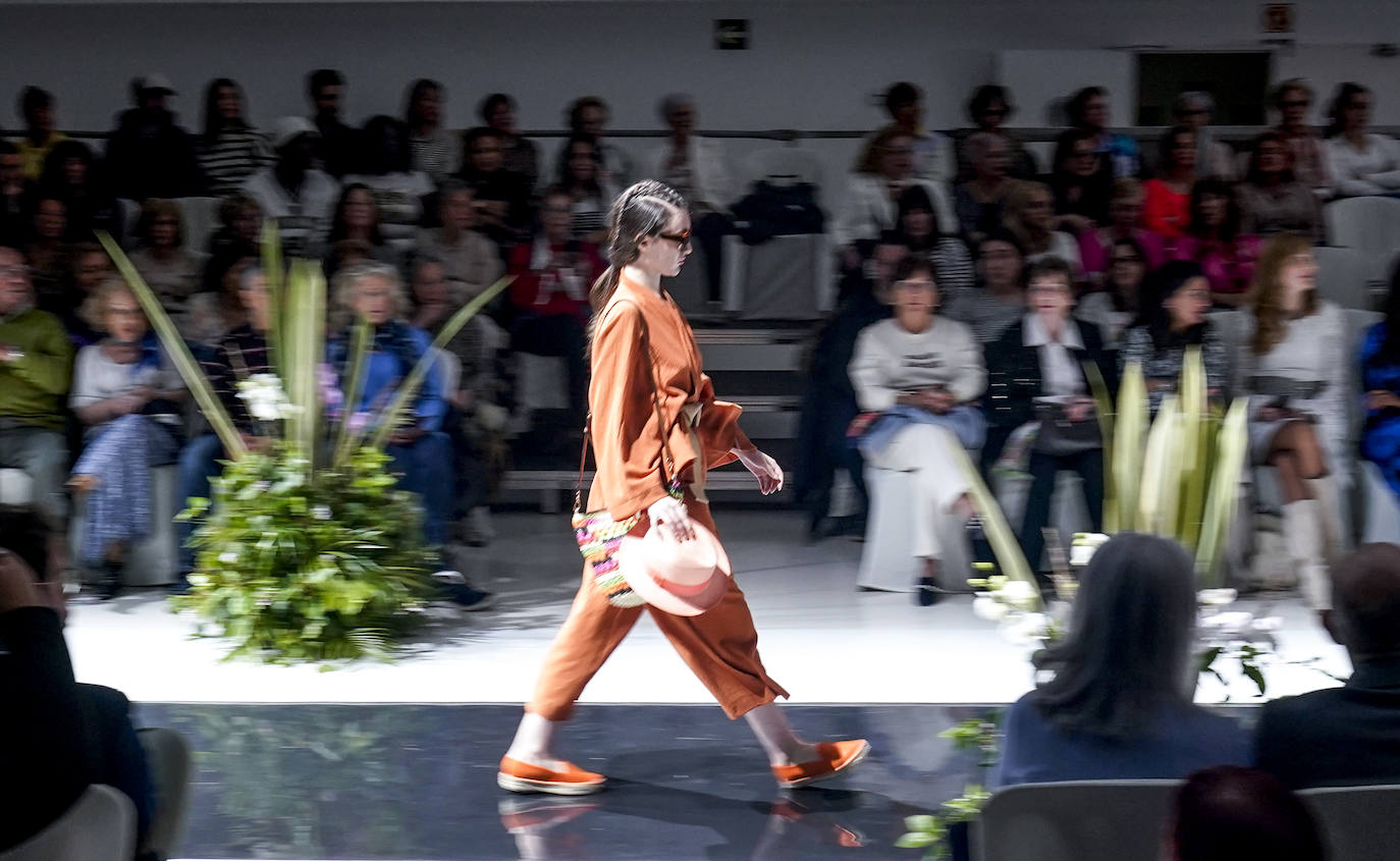 El comercio local muestra las tendencias del verano en la Pasarela Gasteiz On