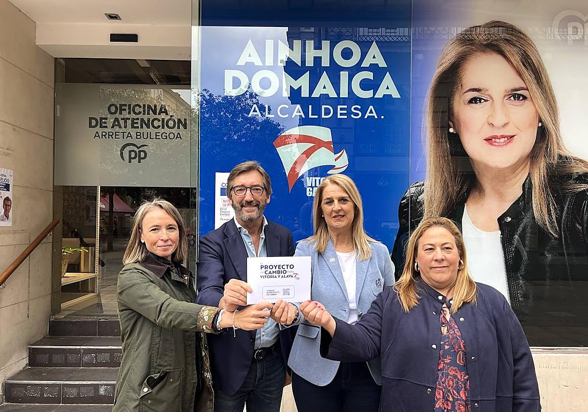 Lacunza, Oyarzabal, Domaica y Alaña, esta mañana en Vitoria.