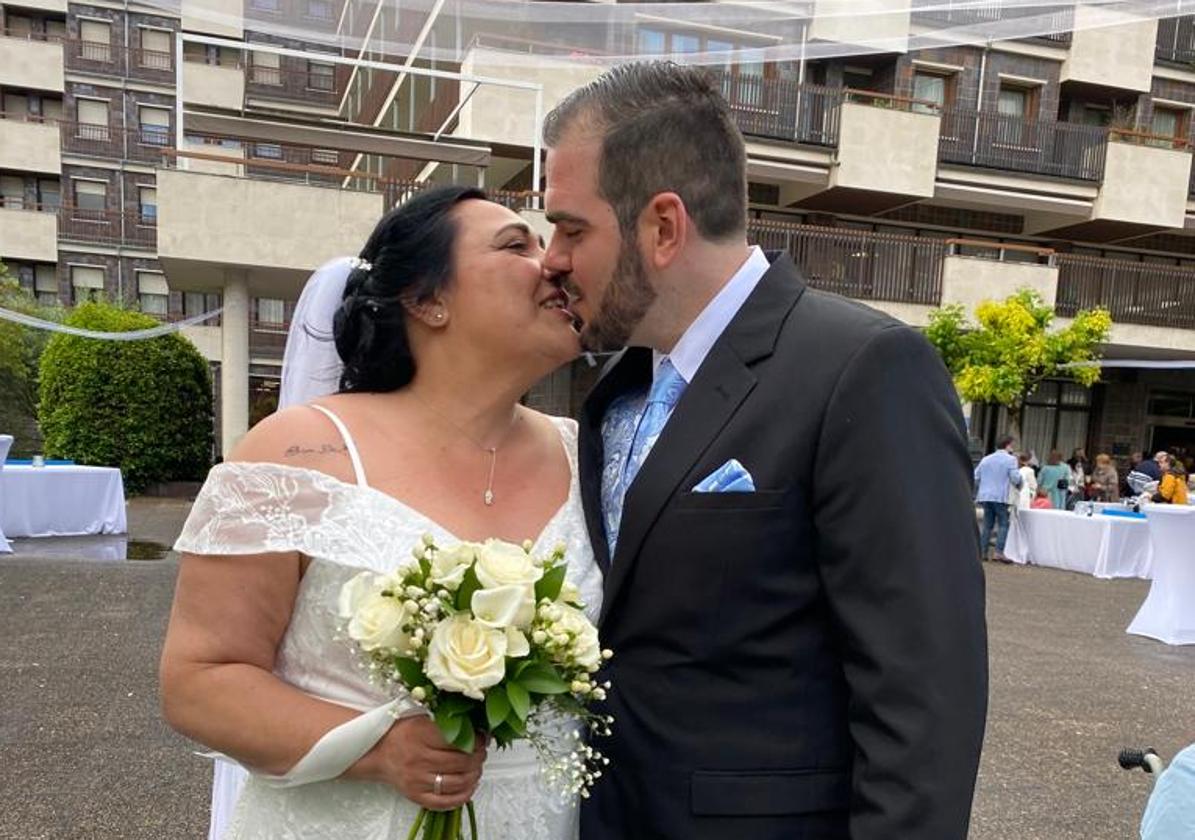 Mari Paz Castaños y Vicente del Horno han invitado a los 230 mayores de la residencia a su boda.