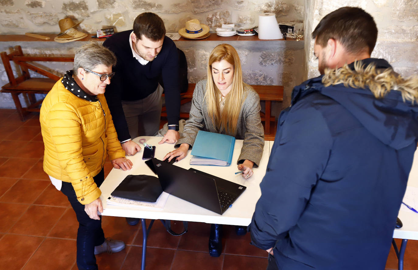 La consultora se ha acercado tres días ya a Suzana para informar directamente a los afectados.