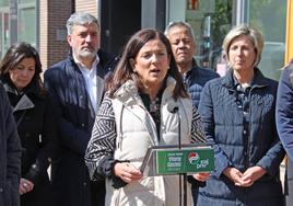 Artolazabal, junto a componentes de su equipo en el acto de este miércoles.