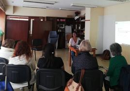 Una imagen de una de las reuniones de familiares cuidadores en Galdakao