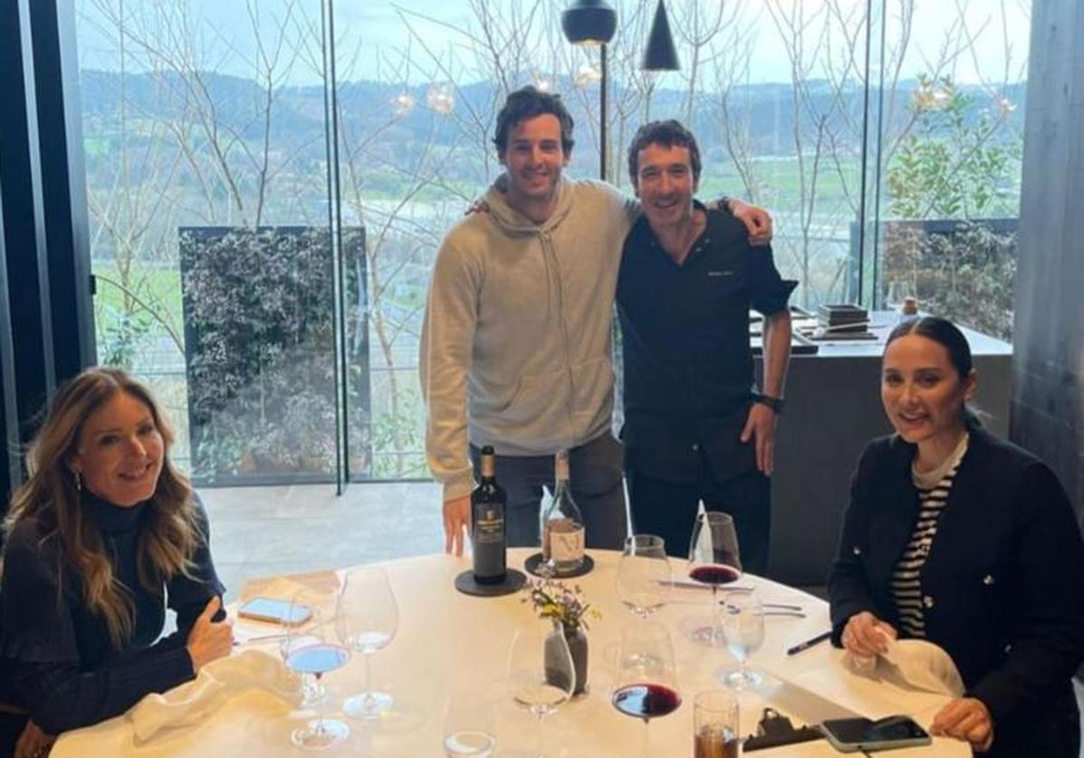 Eneko Atxa sí hará el menú en la boda de Tamara Falcó. En febrero, la hija de Isabel Preysler e Íñigo Onieva visitaron Bilbao para comer en el restaurante Azurmendi.