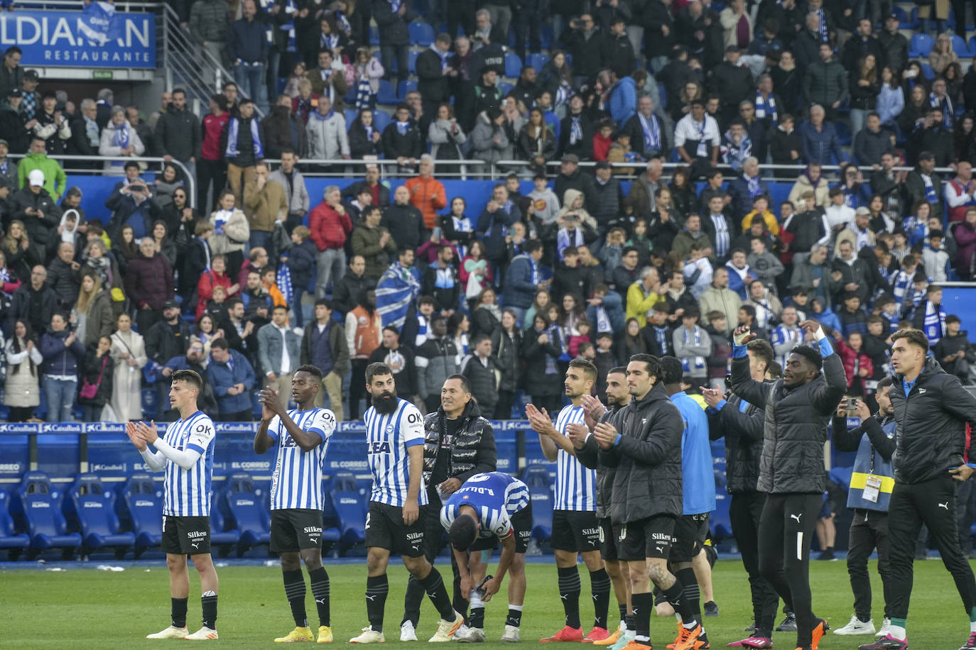 Ambientazo en el segundo lleno consecutivo de Mendizorroza