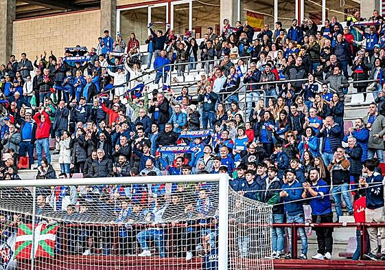 La hinchada azul confía en, hoy sí, poder vivir el ascenso en Urritxe.