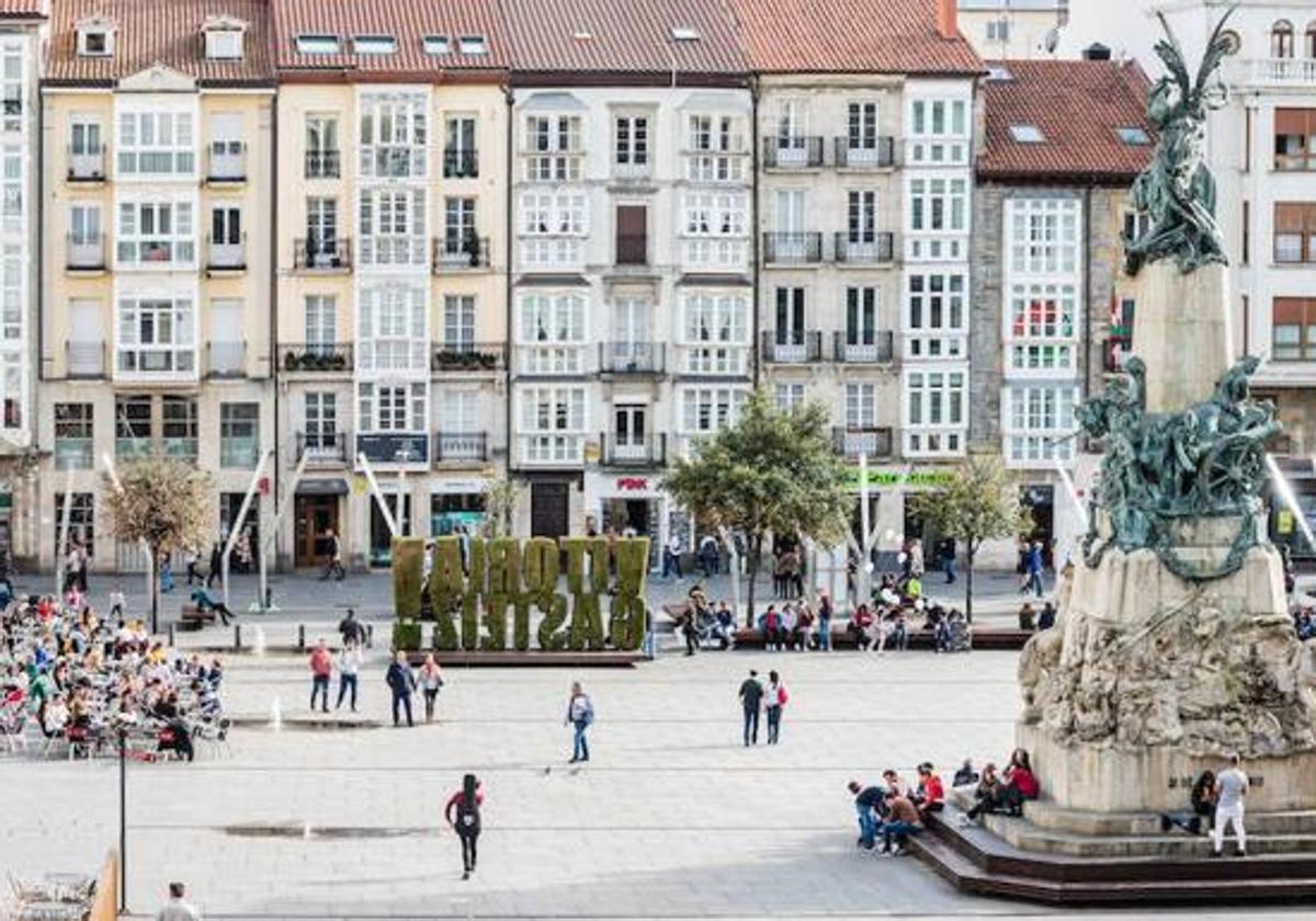 Plaza de la Virgen Blanca.