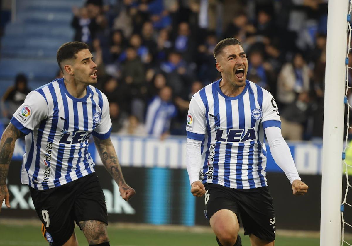 Toni Moya celebra el segundo gol del Alavés.