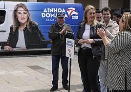 Ainhoa Domaica ha realizado un acto de campaña en su barrio, Lakua.