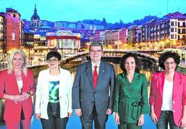 os candidatos Esther Martínez (PP), María del Río (EH Bildu), Juan Mari Aburto (PNV), Nora Abete (PSE) y Ana Viñals (Elkarrekin Podemos).