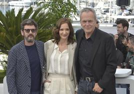 Manolo Solo, Ana Torrent y José Coronado, actores protagonistas de 'Cerrar los ojos', en Cannes.
