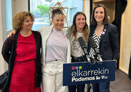 Garbiñe Ruiz, a la derecha de la foto, junto a la ministra de Igualdad, Irene Montero y la candidata de Elkarrekin en Errenteria, Maite Gartzia y la coordinadora de Podemos Euskadi, Pilar Garrido.