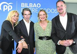 Esther Martínez, José María Aznar, Raquel González y Carlos Iturgaiz, en un acto este martes en Bilbao.