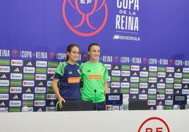 Iraia y Ane Azkona, antes de la rueda de prensa en Madrid