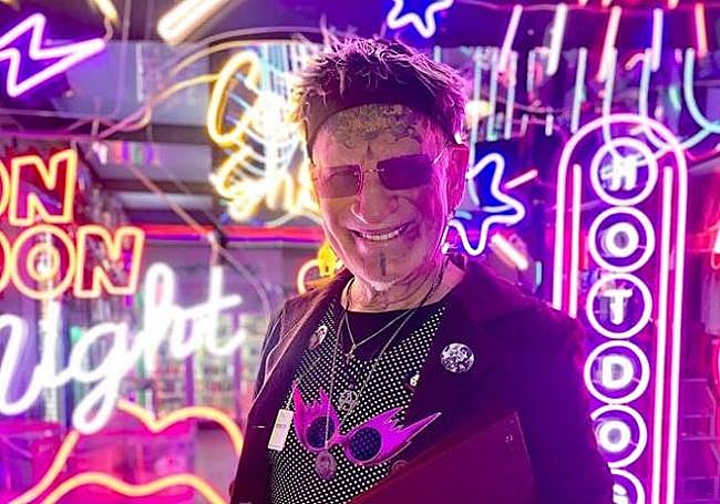 El artista Paco Clavel.