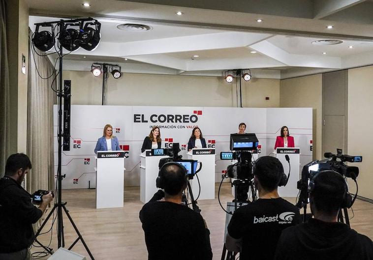 Momento del debate, en directo, en el plató que desplegó EL CORREO en un céntrico hotel de Vitoria.