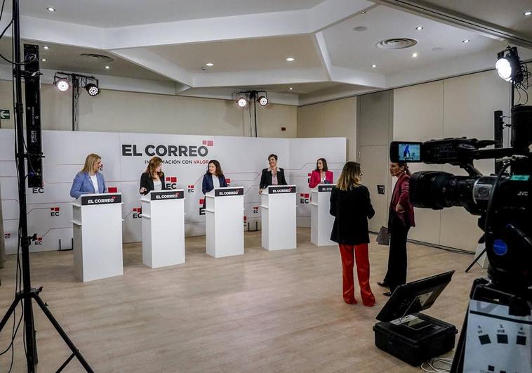 Las cinco candidatas, minutos antes del inicio del debate.