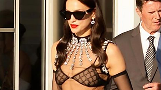 El impactante vestido de Irina Shayk en el festival de Cannes que ha incendiado las redes