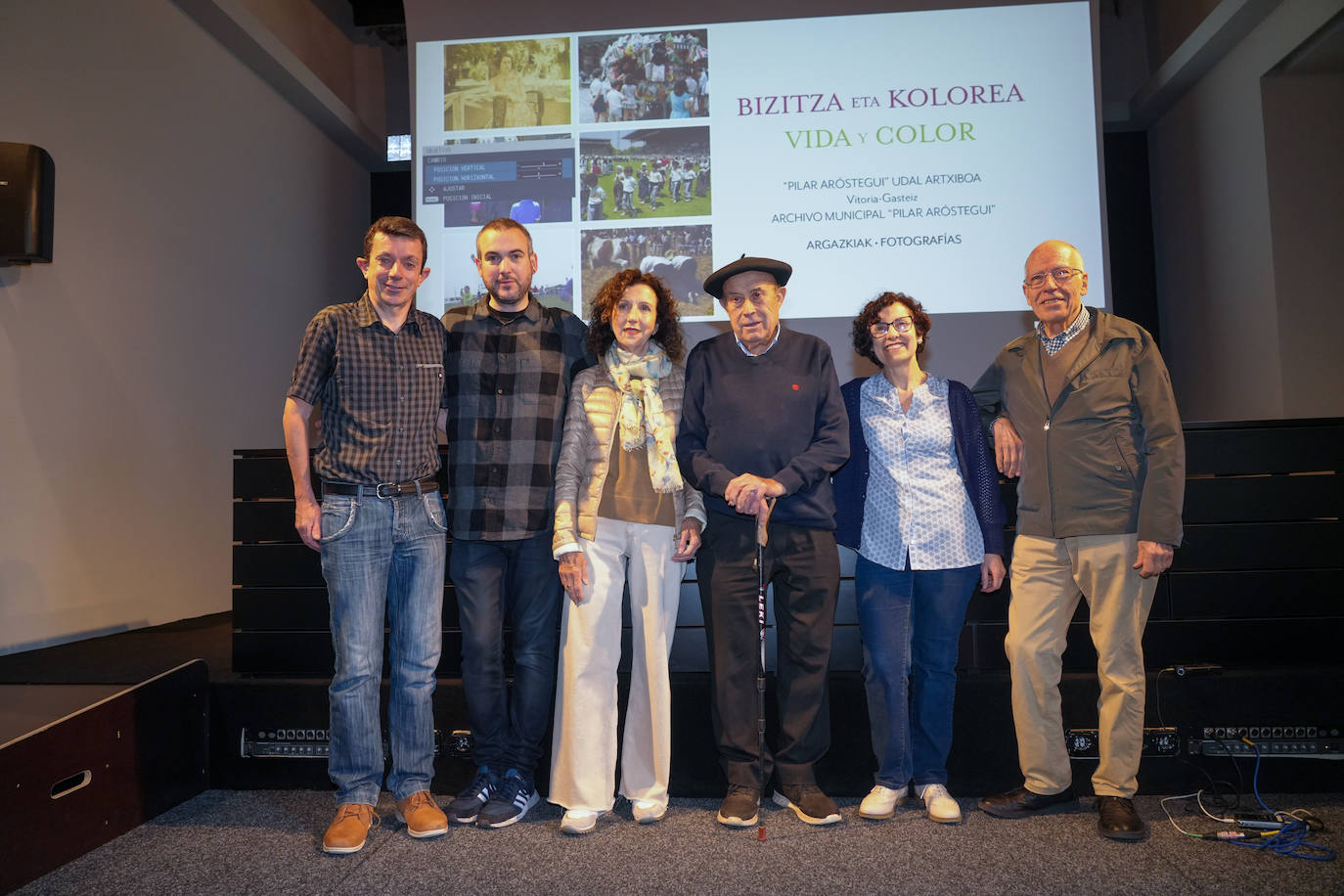 Los autores de la exposición con la comisaria María José Marinas.