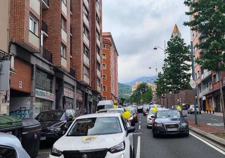 Tráfico parado en el acceso de San Mamés a la capital vizcaína.