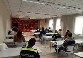 En la fotografía aparecen agentes de la Policía Local en un cursillo.