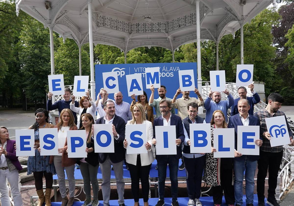 El PP vasco realizó el acto de cierre de campaña en el quiosco del Parque de la Florida de Vitoria.