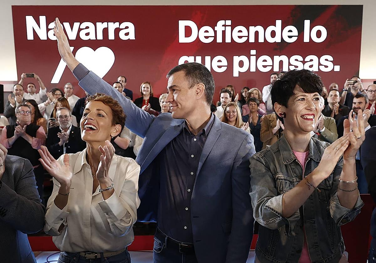 Pedro Sánchez, en un mitin con María Chivite.