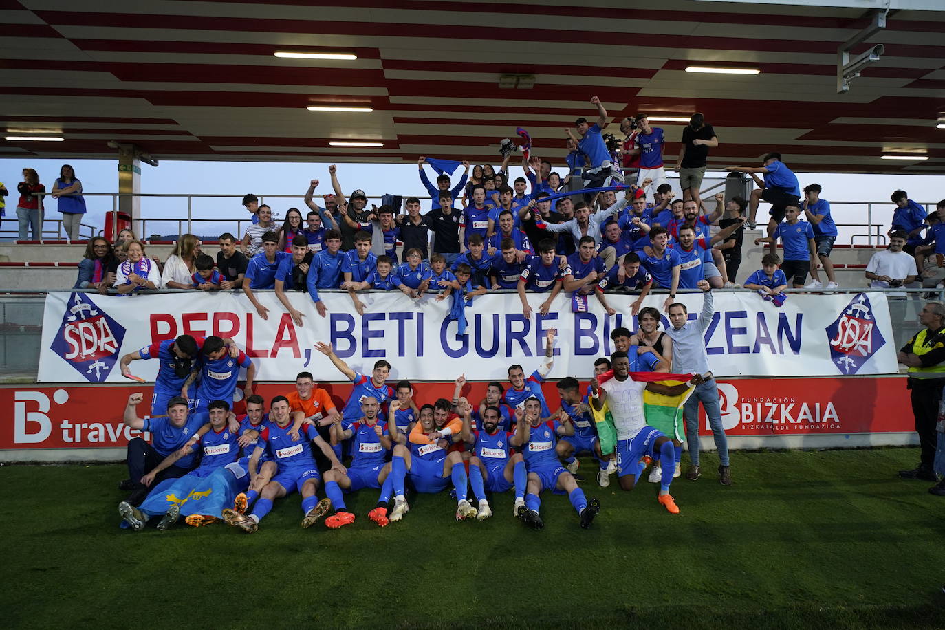 Emoción y alegría del Amorebieta por el ascenso a Segunda