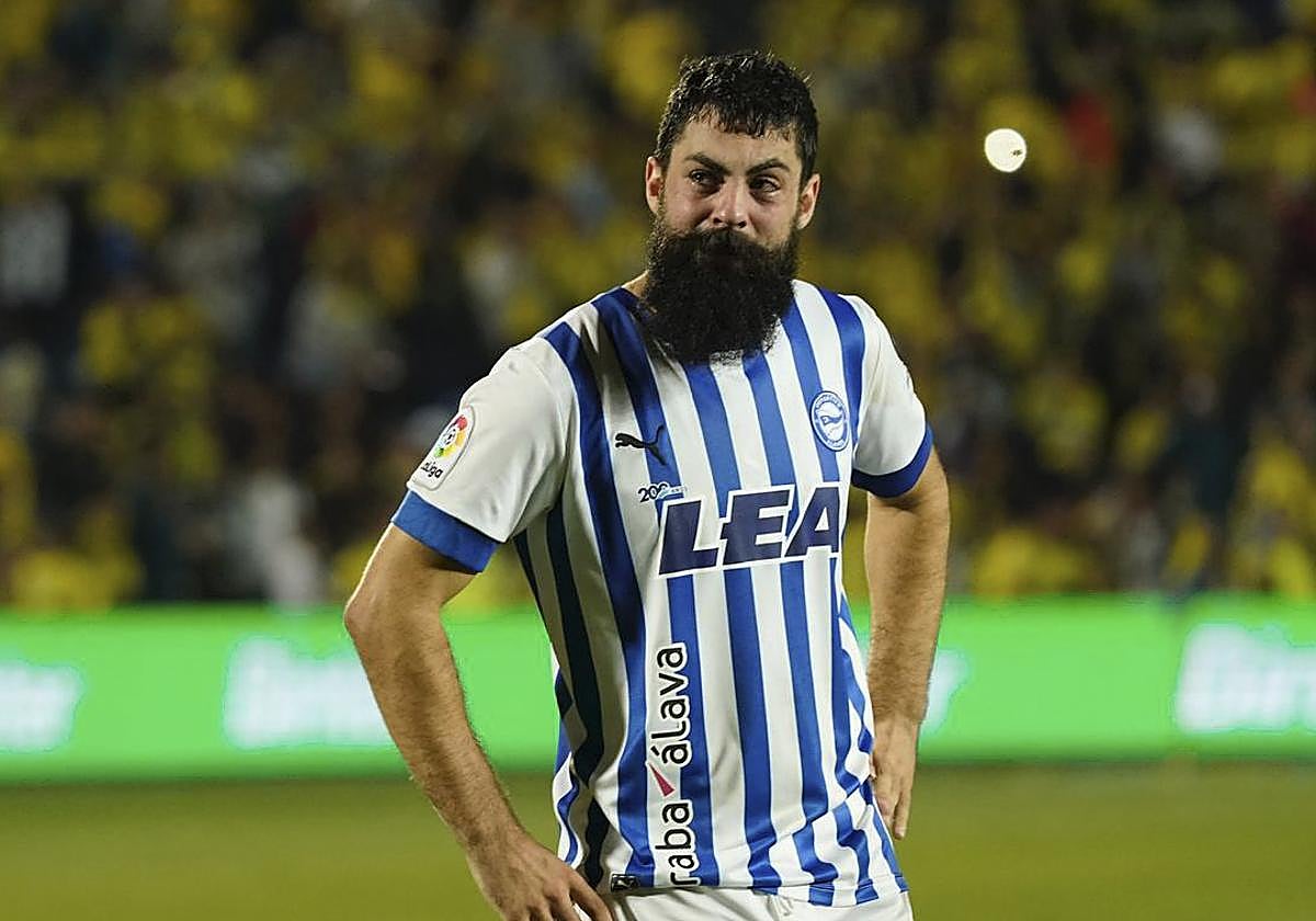 Villalibre se lamenta tras la ocasión fallida.