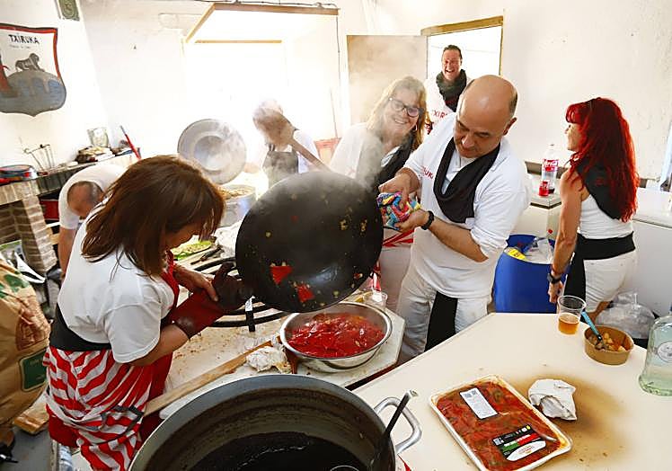 Imagen principal - Los sanjuaneros tomaron La Laguna