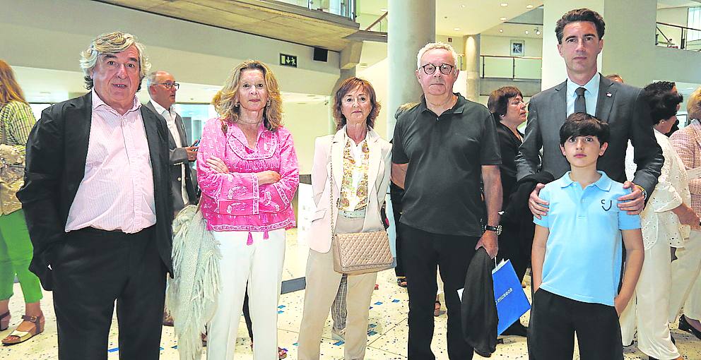 José María Etxebarria, María Ispizua, Amaia Iruretagoiena, Mikel Álvarez y Xabier Ochandiano con su hijo Xabier. 