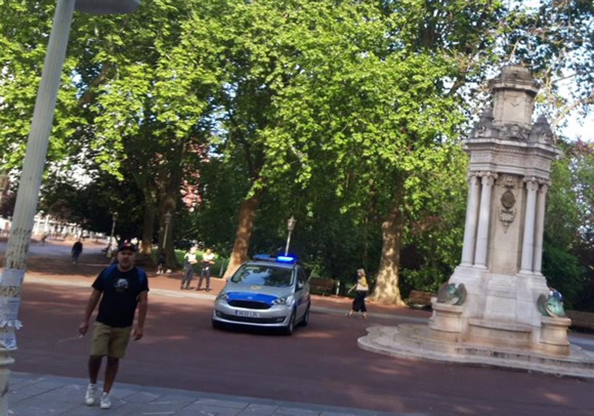 Fotografía que fue tomada por el padre multado por circular en bici por zona peatonal.