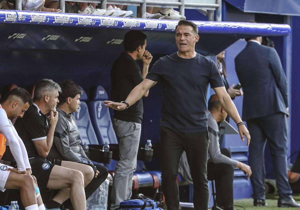 Luis García Plaza durante el partido de ida en Ipurua.