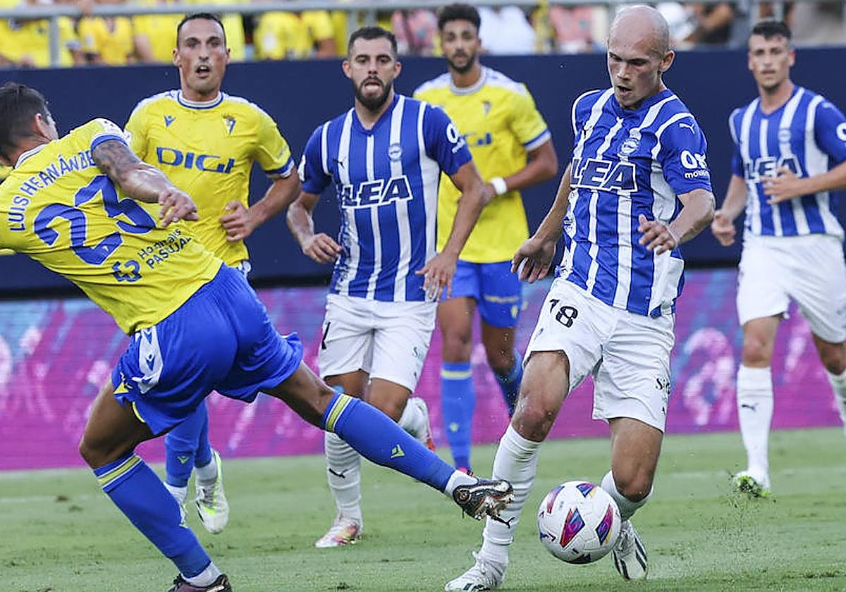 El 1x1 del Cádiz-Alavés: Guridi, el más incisivo