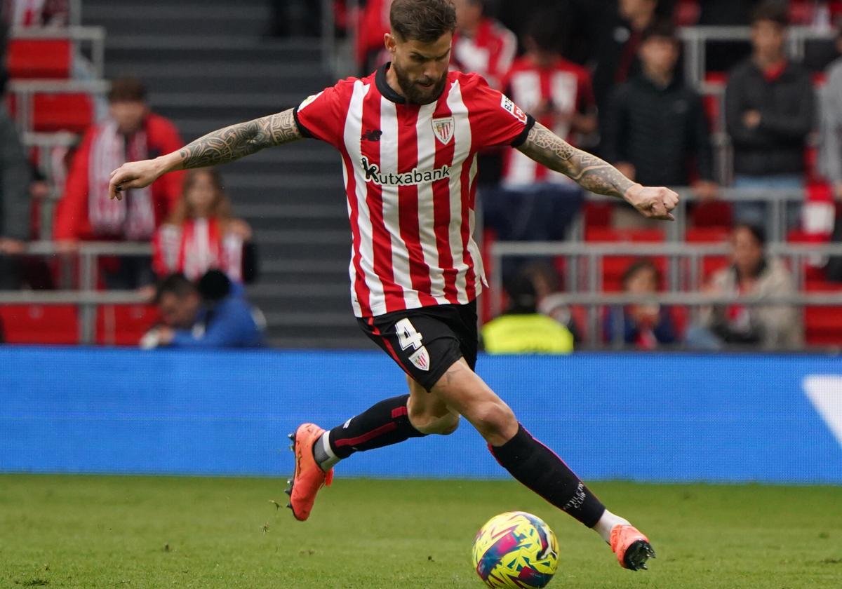 Iñigo Martínez, en un partido en San Mamés.