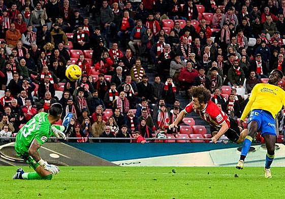 Euforia desatada de los jugadores rojiblancos para celebrar el gol de Unai Gómez.