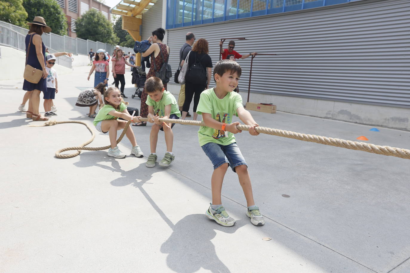 Oleada de apoyo a la escuela pública vasca en Mungia