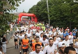 La carrera de empresas disfruta alrededor de la Ría