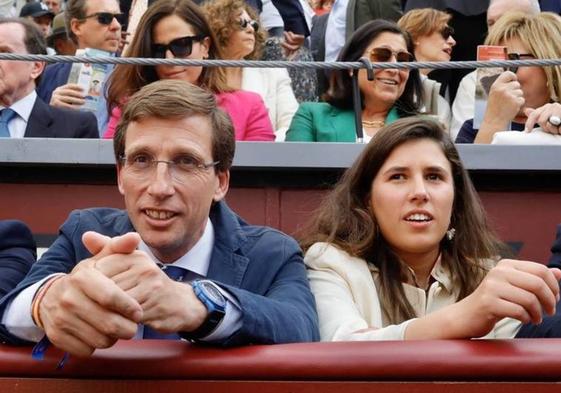 José Luis Martínez-Almeida y Teresa Urquijo y Moreno, ayer en Las Ventas.