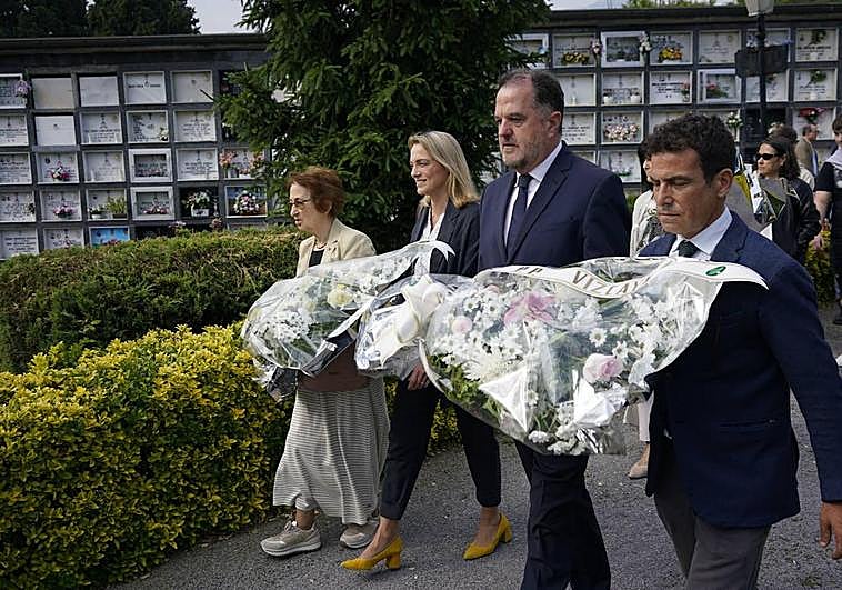 Cármen Hernández, Raquel González, Carlos Iturgaiz y Carlos García en el homenaje a José María Pedrosa