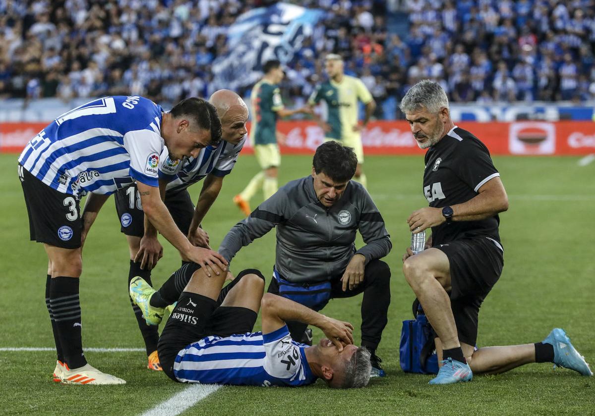 Salva Sevilla se va lesionado y agudiza los problemas del Alavés en el centro del campo