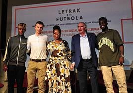 Nico Williams, Jon Uriarte, María Arthuer, el Chopo Iribar e Iñaki Williams, este jueves.