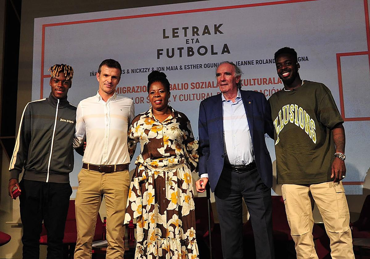 Nico Williams, Jon Uriarte, María Arthuer, el Chopo Iribar e Iñaki Williams, este jueves.